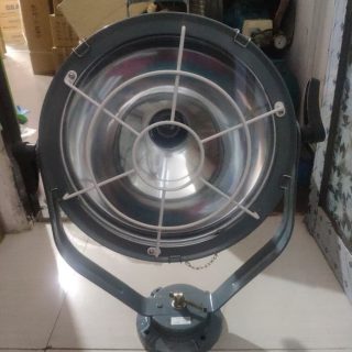 Lampu sorot kapal - Search light/ Spot light