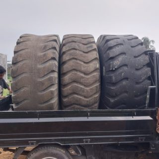 Ban bekas traktor untuk fender