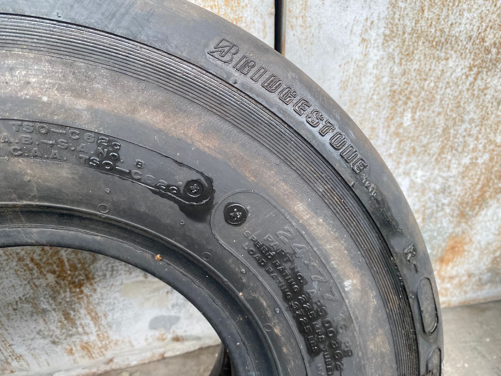 ban bekas pesawat 24x7.7 16 pr